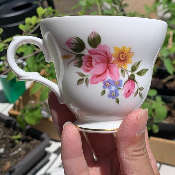 Vintage Crown Trent Staffordshire England Teacup & Saucer 2pc Set NWOT - Picture 2 of 10
